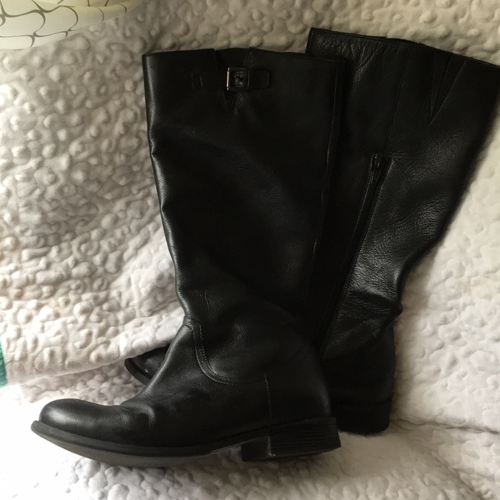 Gorgeous black boots!